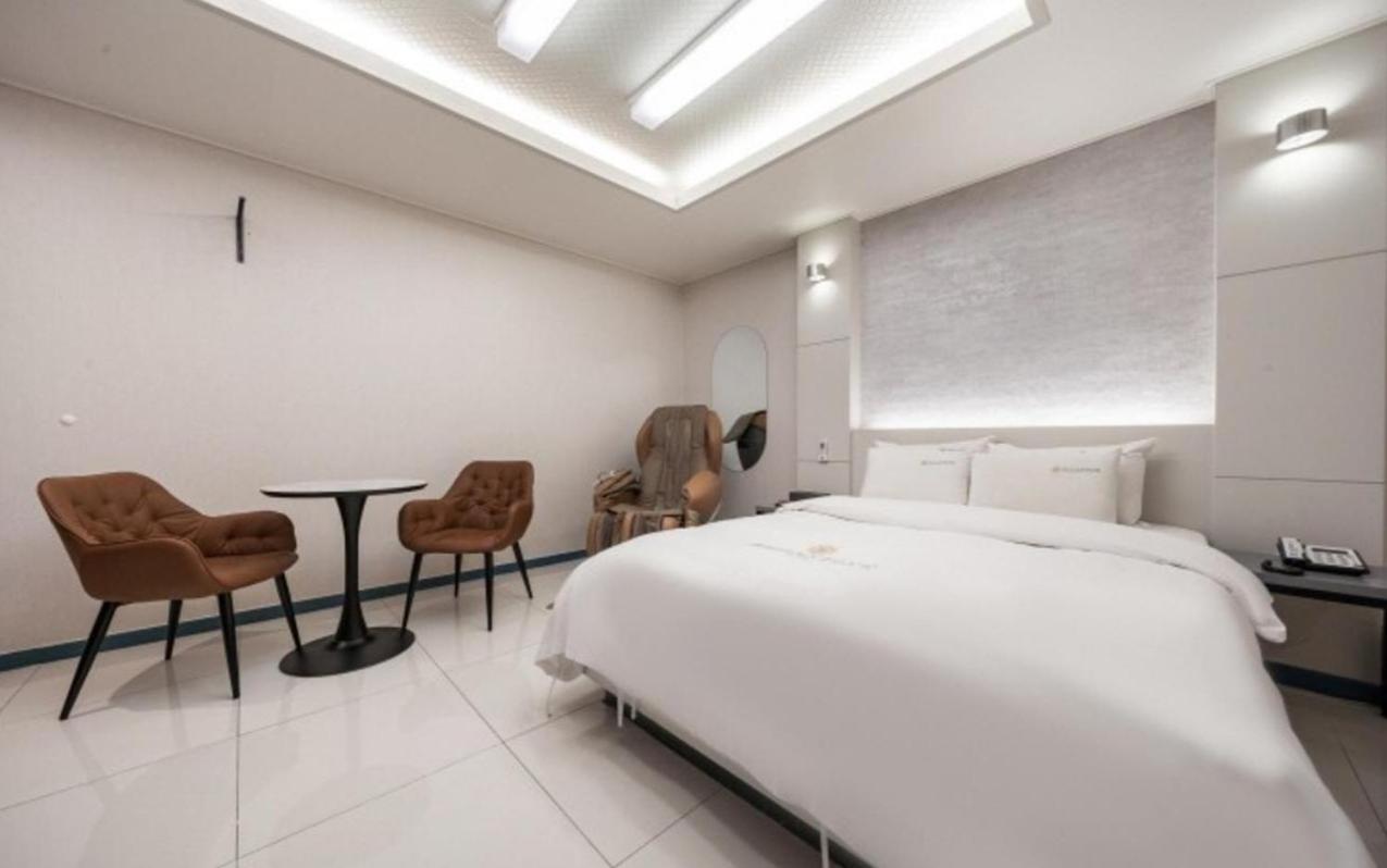Ballantine Business Hotel Gwangju Metropolitan City Exterior photo
